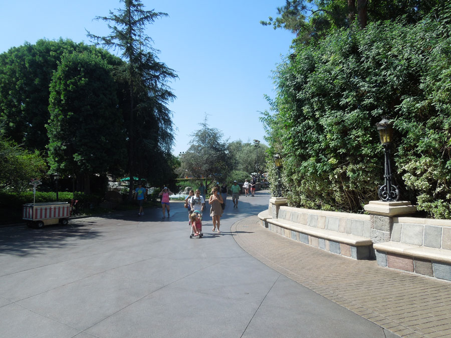 Disneyland Alice in Wonderland Picture