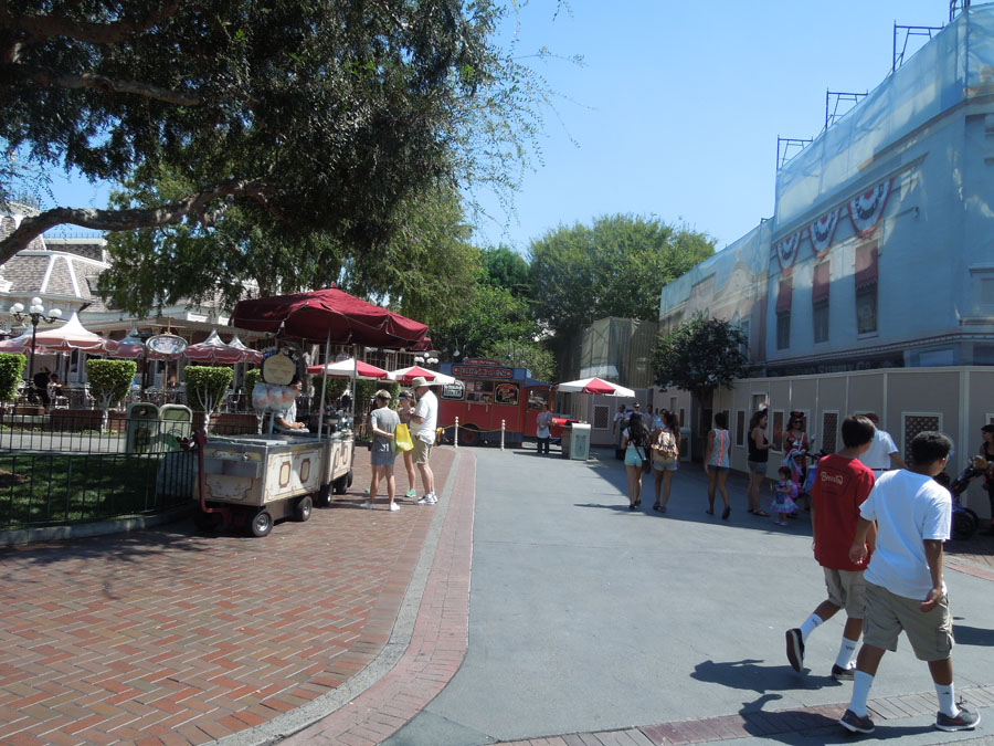 Disneyland Main Street Alley Picture