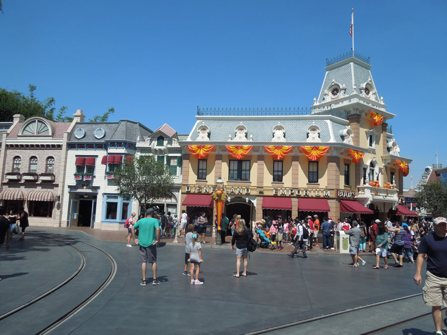Disneyland Main Street Circle Picture