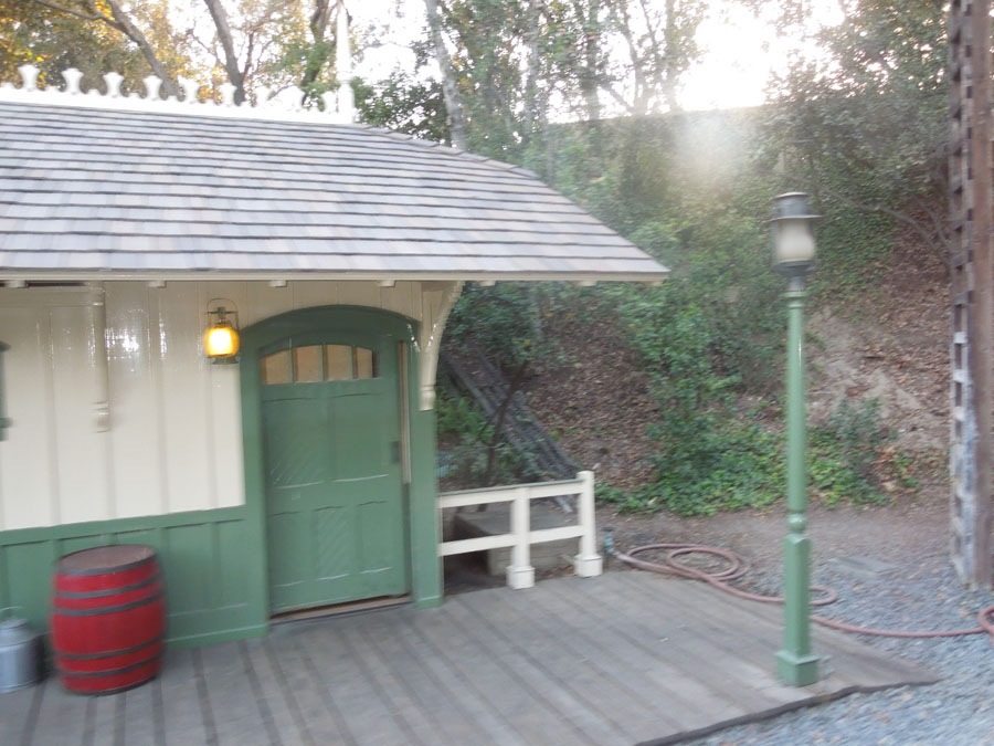 Disneyland Railroad: New Orleans Station