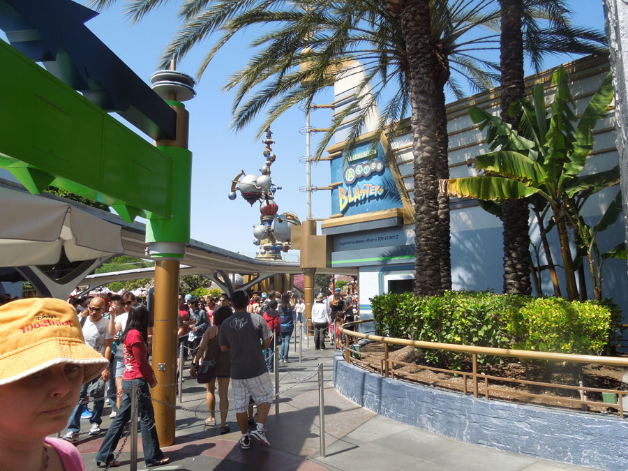 Disneyland Star Tours Fastpass Distribution Point