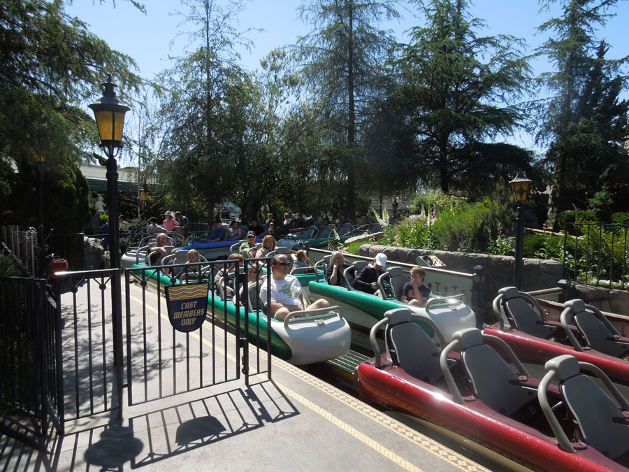 1,000 Pictures of Disneyland - Fantasyland: Matterhorn Bobsleds