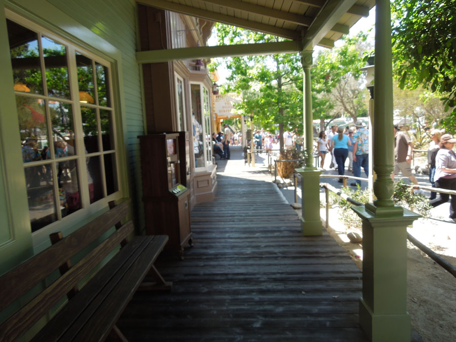 Disneyland Frontierland Streets