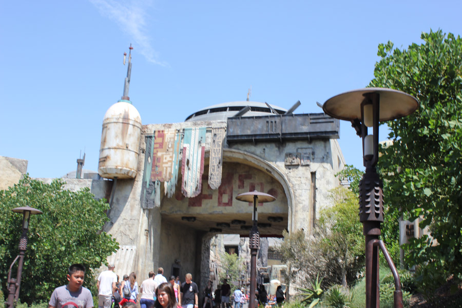 Tunnel Entrance to Galaxy's Edge