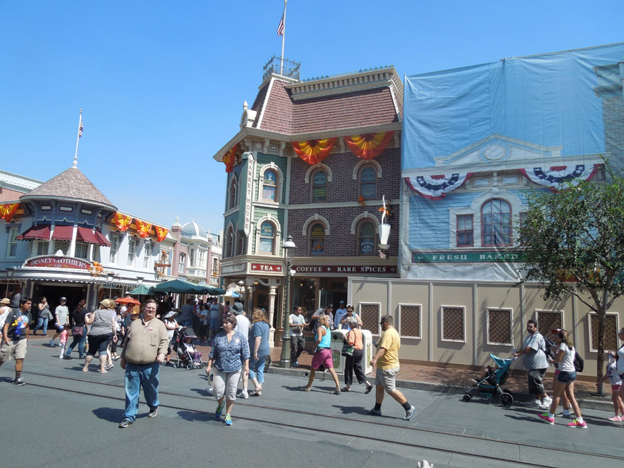Disneyland Main Street Alley Picture