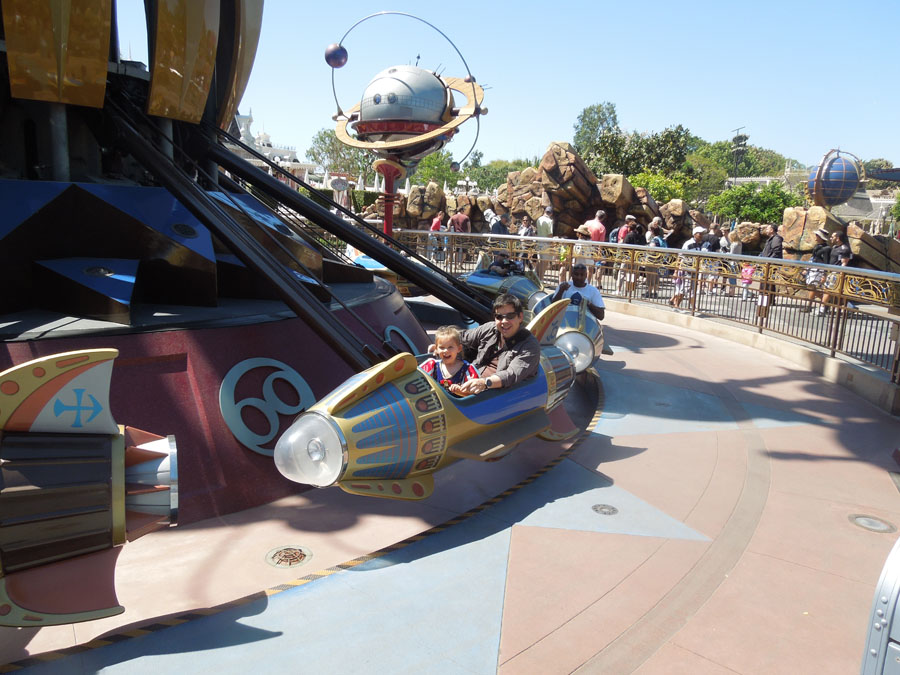 1,000 Pictures of Disneyland - Tomorrowland Astro Orbitor