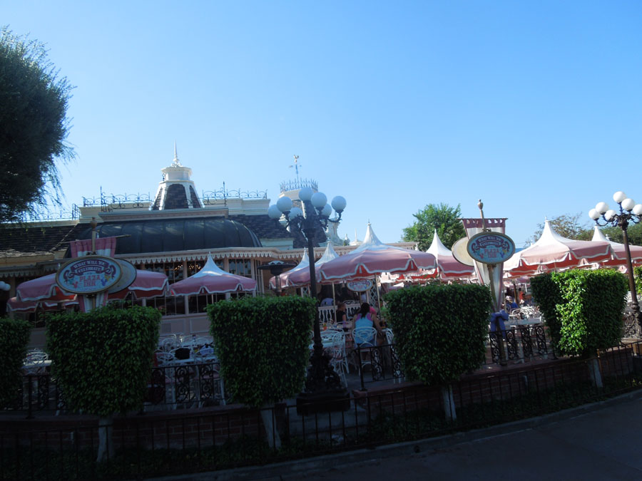 Disneyland Plaza Inn Restroom