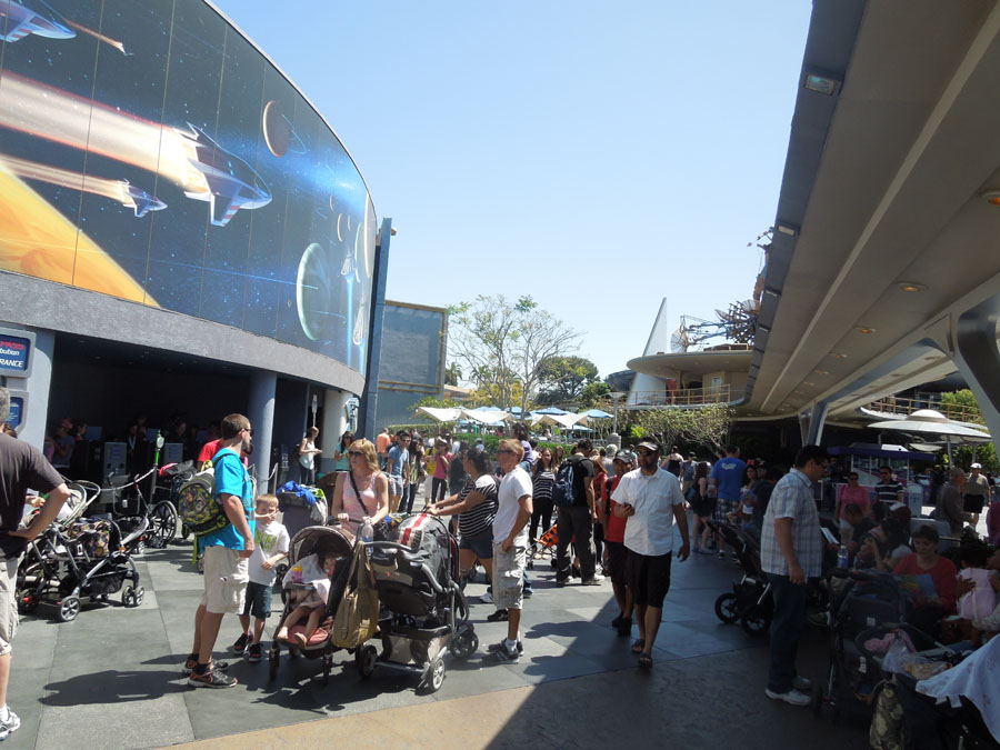 Disneyland Star Tours Fastpass Distribution Point